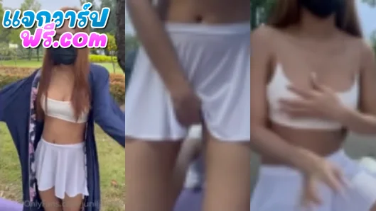 คลิปหลุด เปิดหีในที่สาธารณะ คนที่เดินผ่านมาเกือบเห็น ถ้าผมเดินอยู่นะ จะจับถ่างหี แล้วเอาควยตอกเข้าไปเลย ร่านๆแบบนี้