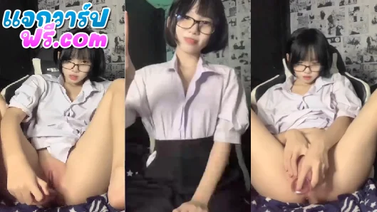 คลิปหลุดนักเรียน หีแดงๆหมอยพึ่งขึ้นเลย ตั้งกล้อง ติ้วหีให้ดู แบบนี้พี่จะเย็ดให้หีพังเลย